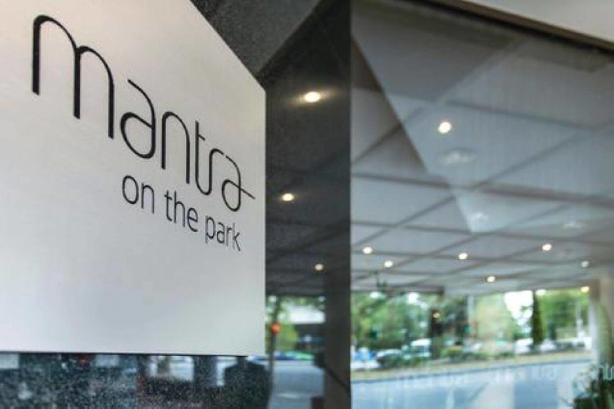 Апарт отель Mantra On The Park Мельбурн Экстерьер фото